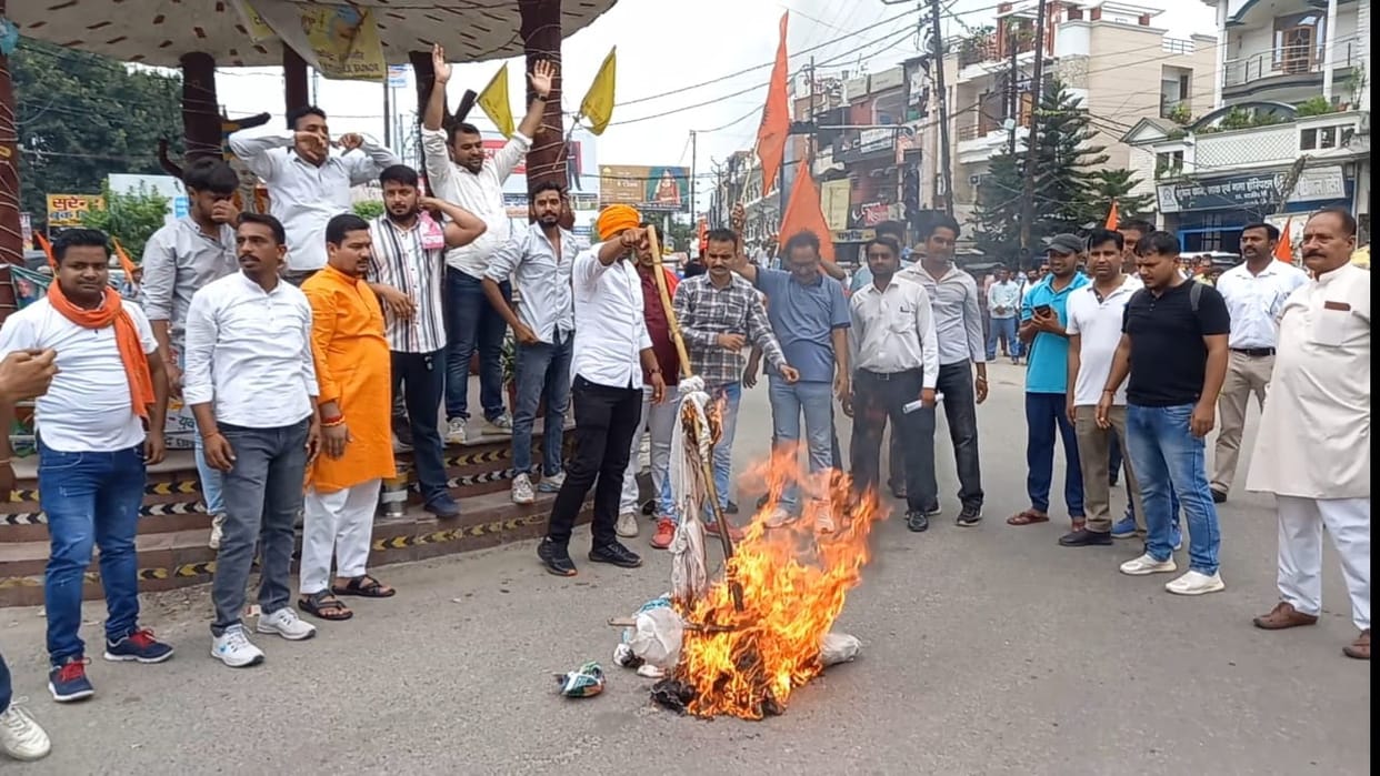 Hindu organizations burn effigies in protest against violence in Mewat