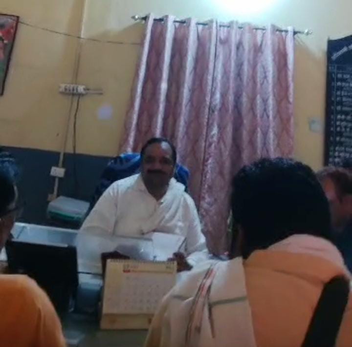 Municipal President's husband seen sitting on EO's chair, video viral