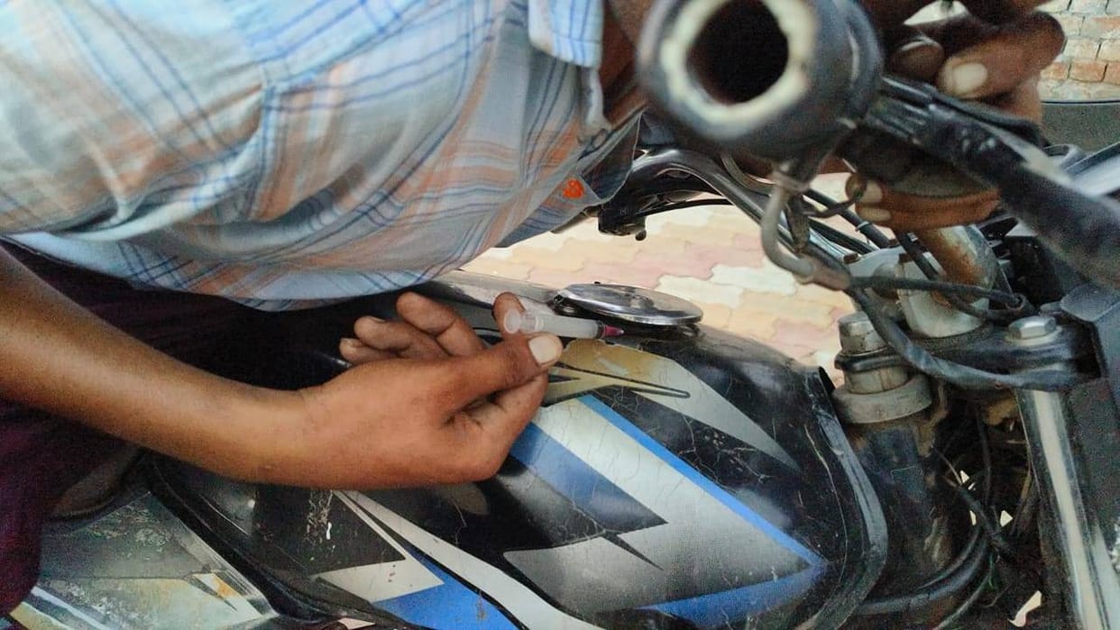 Milk seller dies of intoxication in Fatehabad, found rolling on bike
