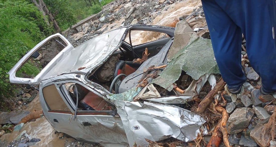 Car washed away due to flood in Khodaage drain