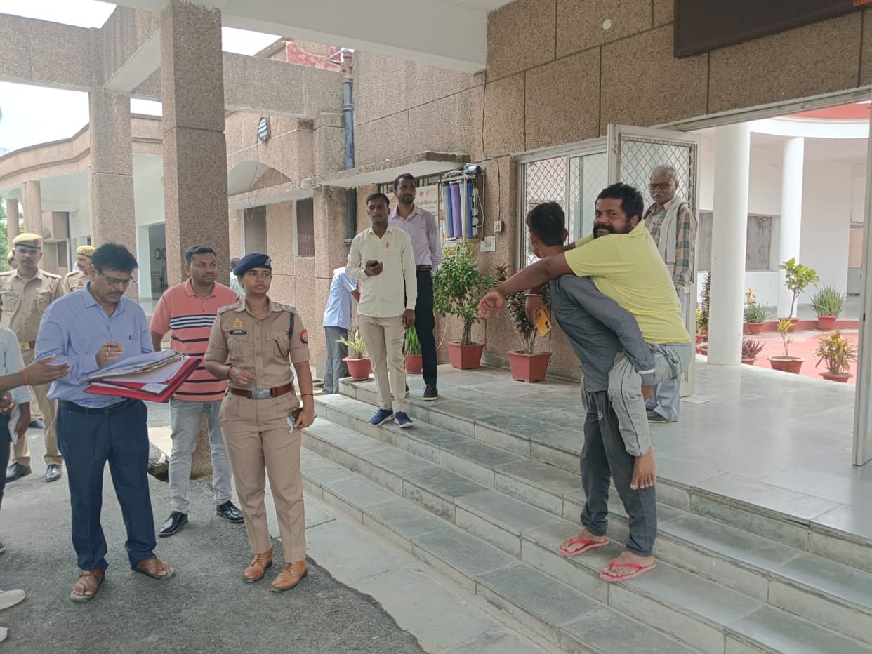 Collectorate reached with the help of other's shoulder, said to DM - lock is closed in community toilet