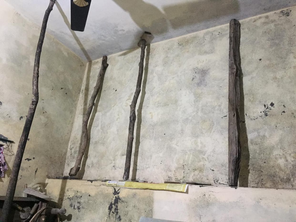 Dripping roof, dampness in the walls, lanter supported by sticks