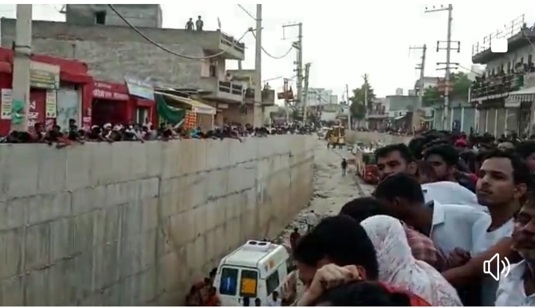 Two injured, one laborer killed due to falling shuttering of underpass under construction