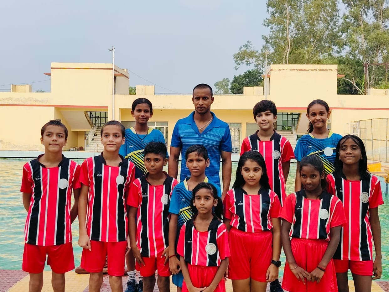 Swimming team reached Lucknow to participate in state level competition