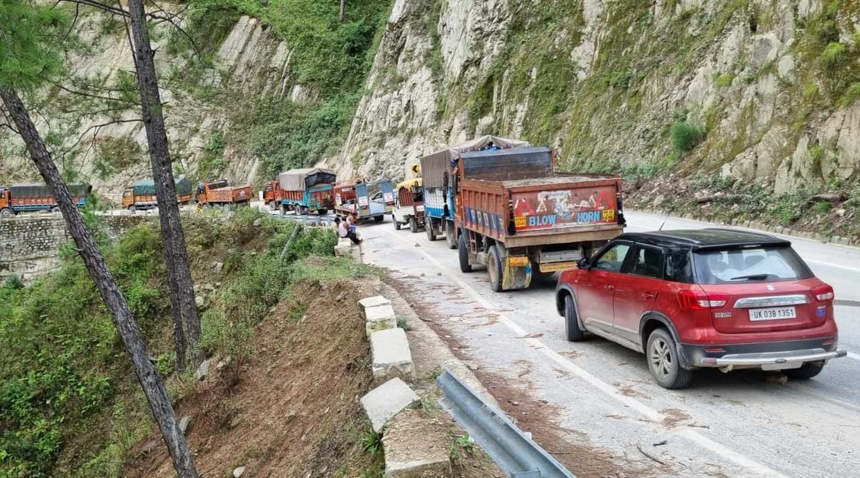 Debris came in Swanla, National Highway remained closed for one hour