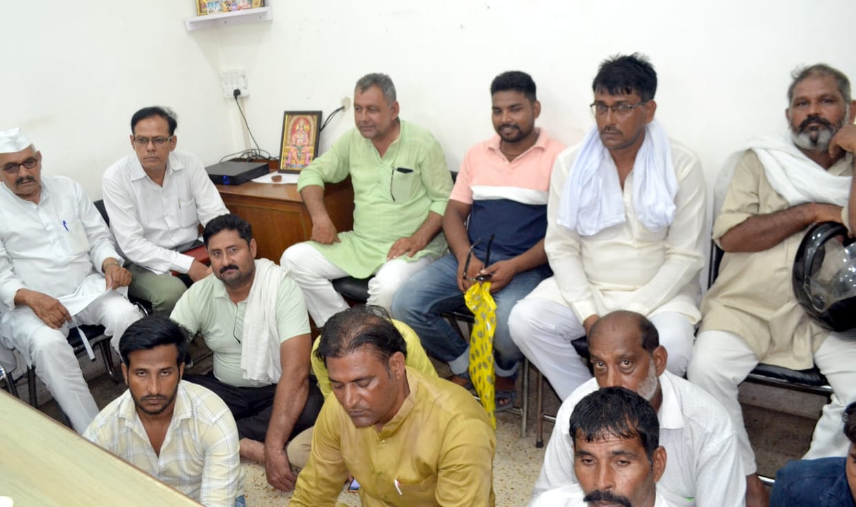 Farmer reached Shamli sugar mill, officer left office