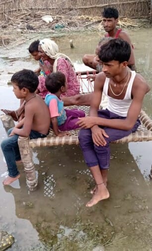 Lock on flood post, villagers upset in hunger and darkness