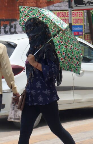 Strong sunlight and humidity made people sweat