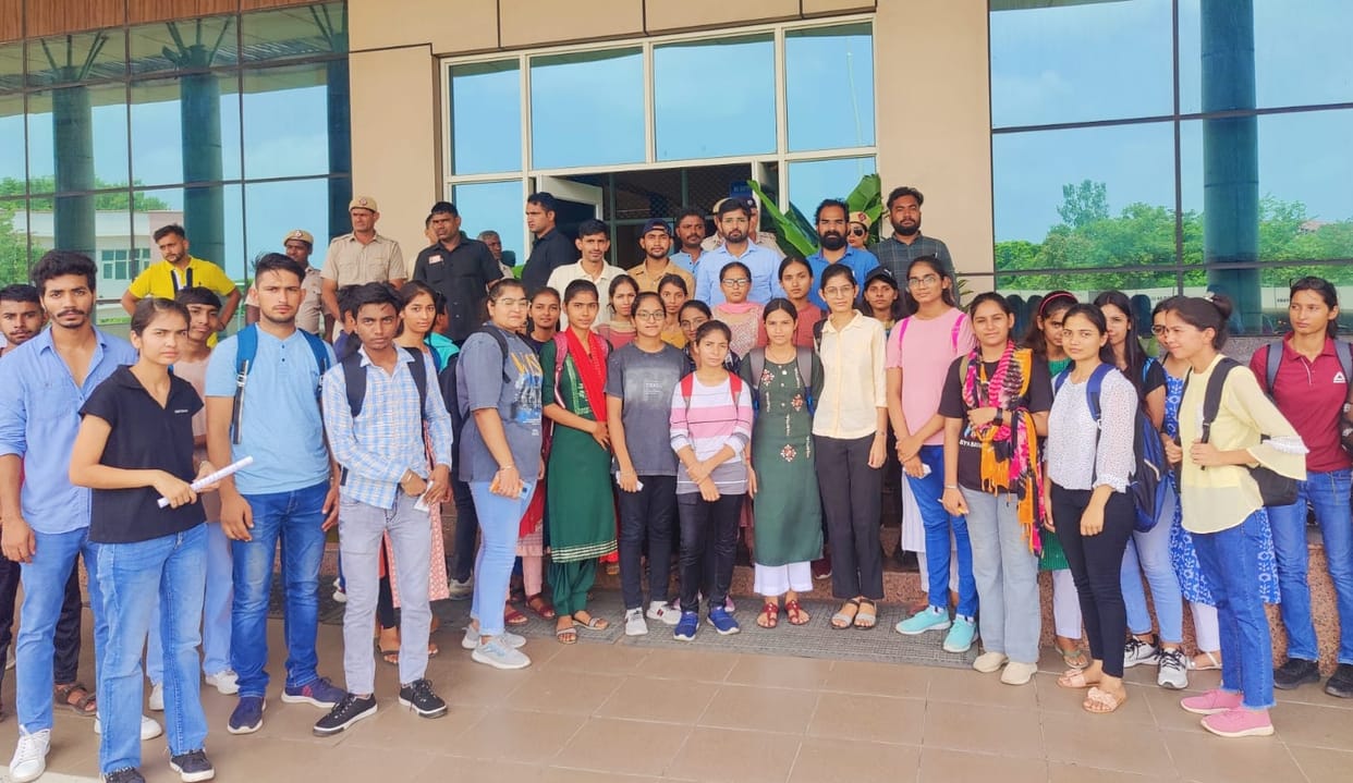 Students should be provided hostel without condition