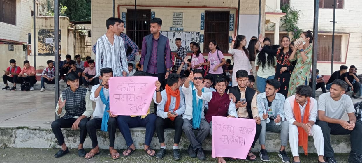 Uproar of students in SSJ campus, staged a sit-in