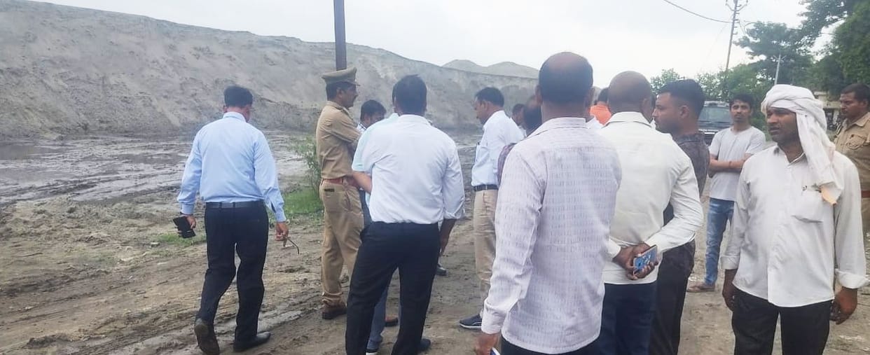 Sand dunes seized at two places in Nawabganj