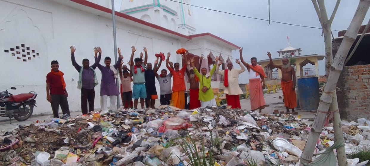 Demonstration done for cleaning the banks of Saryu river