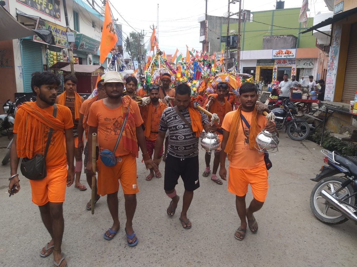 Clash between Kanwariyas and police in Sherkot