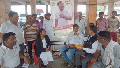 Congressmen upset over stay on Rahul Gandhi's sentence, distributed sweets