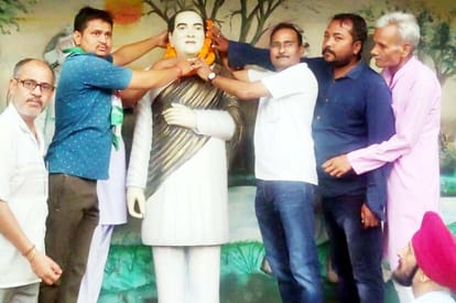 Congressmen happy with stay on Rahul Gandhi's sentence distributed sweets