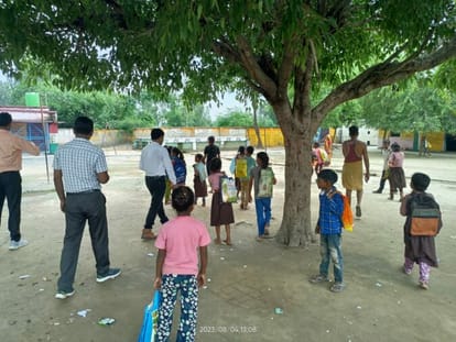 Leave was done an hour ago, only one teacher was present in 10