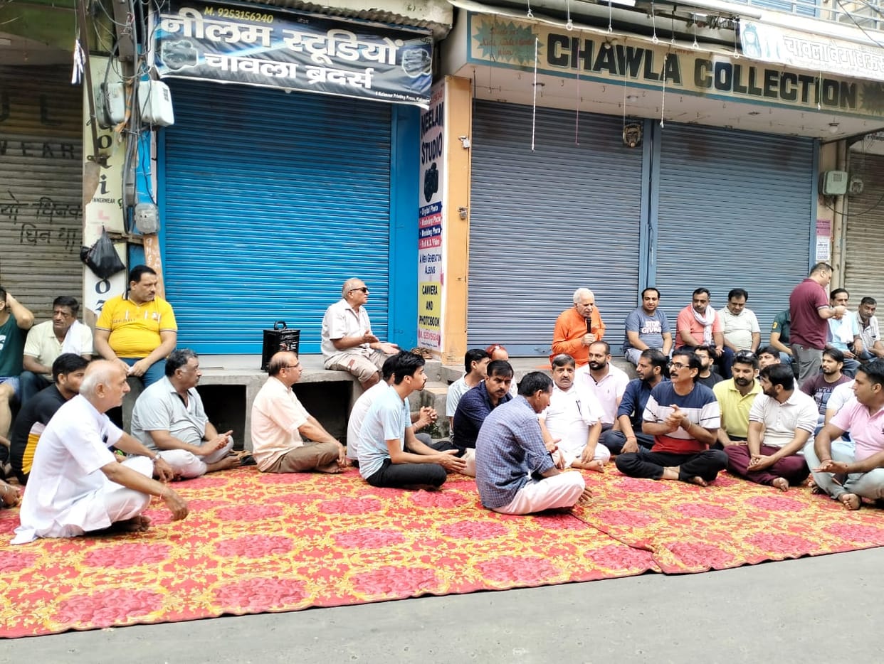 Traders closed the market and recited Hanuman Chalisa on the road