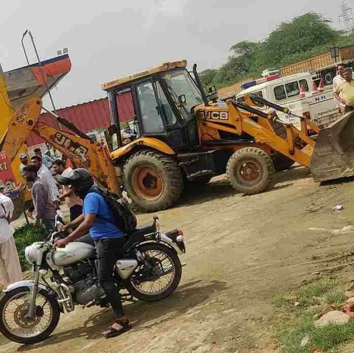 NHAI did not get duty magistrate and police force to break illegal shops