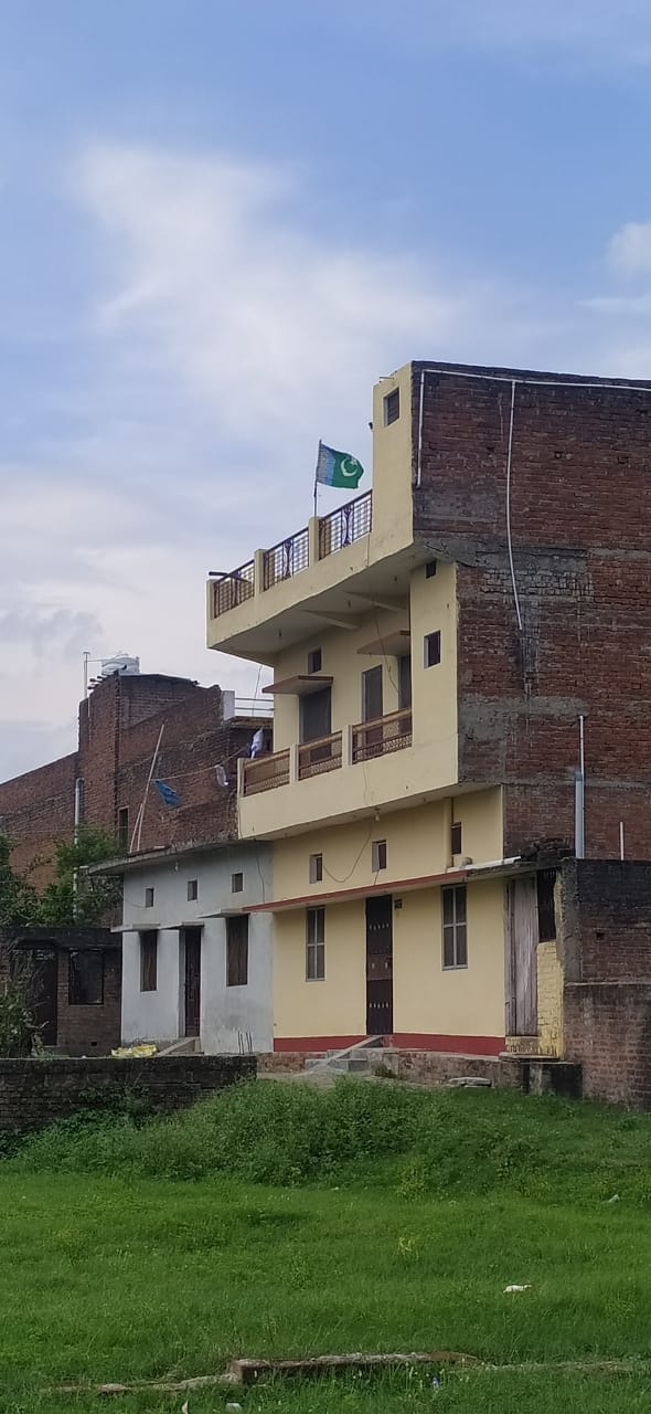 Police was shocked at the information of putting Pakistan's flag on the house