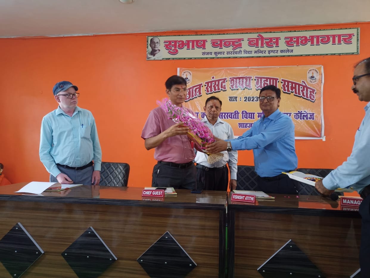 Pradyuman became the prime minister and Dhruv the deputy prime minister of the student parliament.
