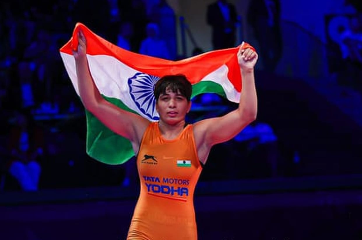 Three wrestler daughters raised the honor of the district by hoisting the victory flag in Turkey