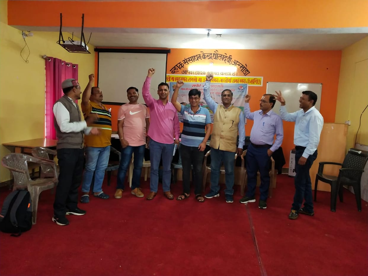 Demonstration of teachers for old pension