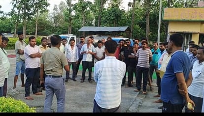Cleaners sitting on dharna for not getting honorarium for two months