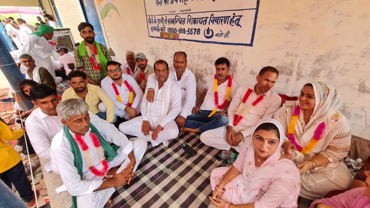 Mahapanchayat of farmers in village Narayan Kheda today, Deputy CM said - get down from the tank and keep talking