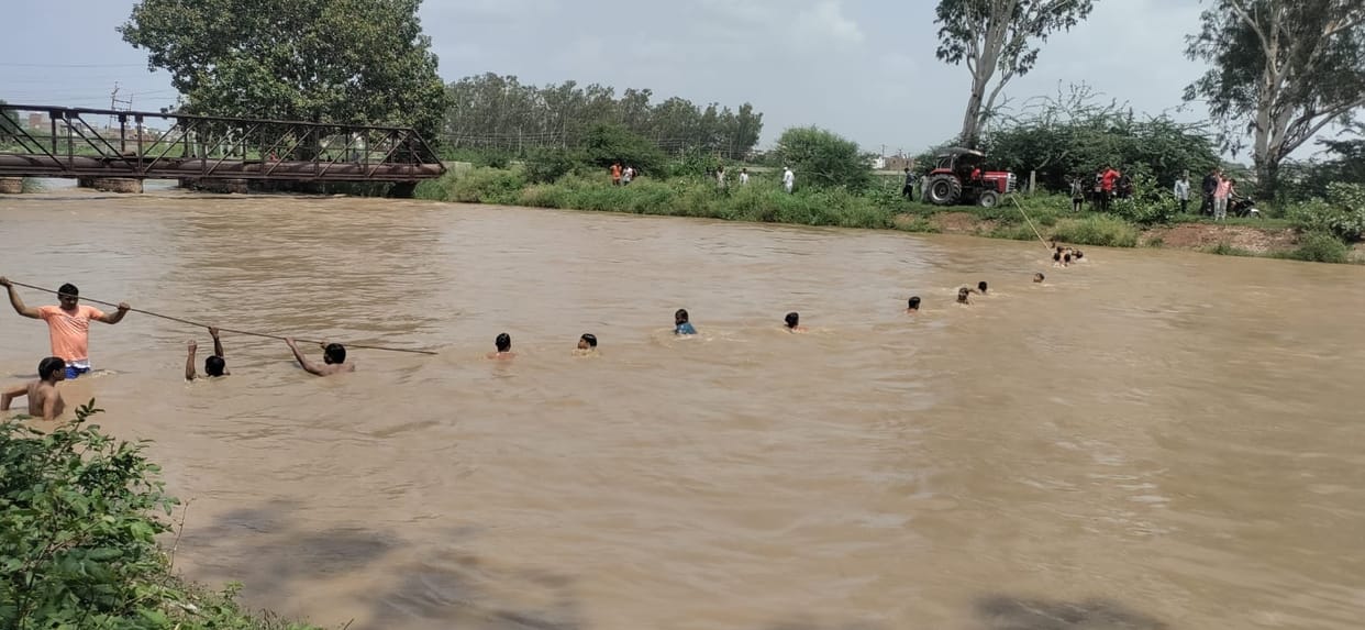 The young man jumped into the canal to take a bath, drowned
