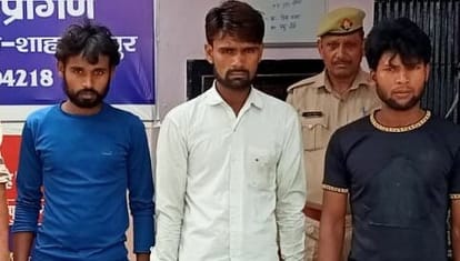 Three accused of stealing in mobile shop arrested