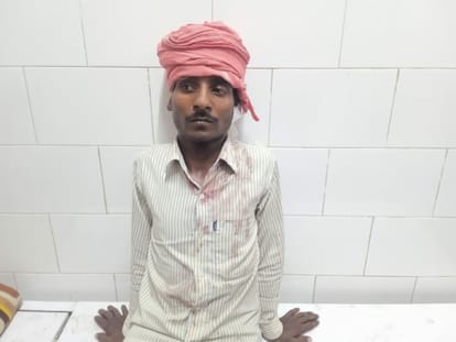 Electric pole fell by getting stuck in the trolley of kanwariyas, innocent died