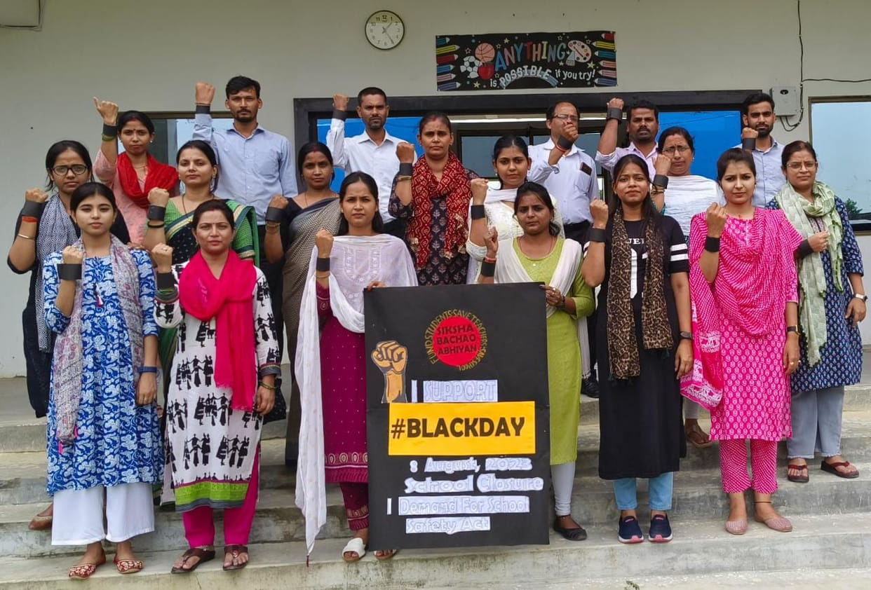 Private schools remained closed, protested by tying a black band