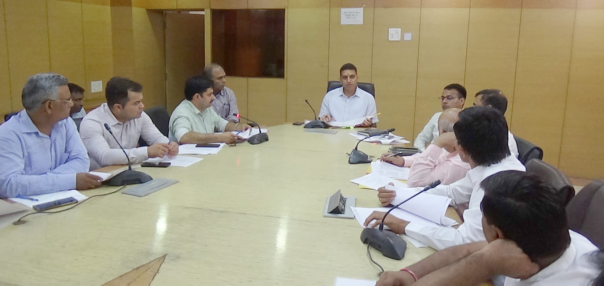 Officers should get crop compensation to insured farmers: Deputy Commissioner