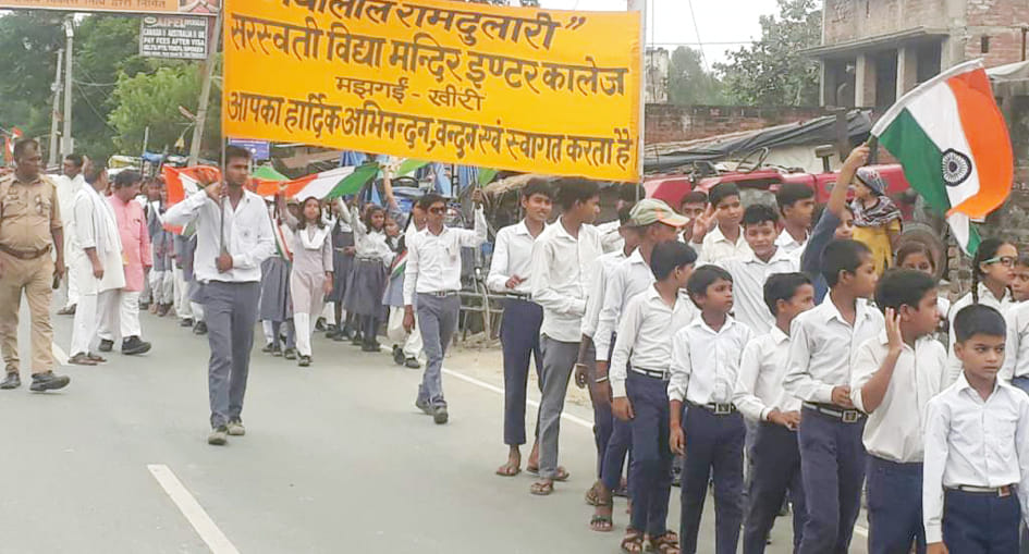 School children took out the Tiranga Yatra