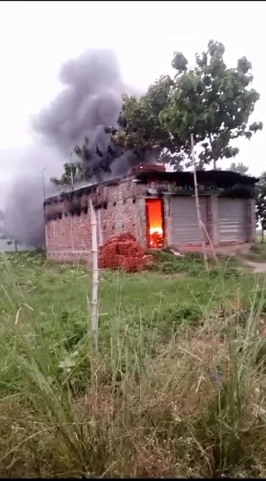 Fire broke out in the tent house due to unknown reasons, goods burnt