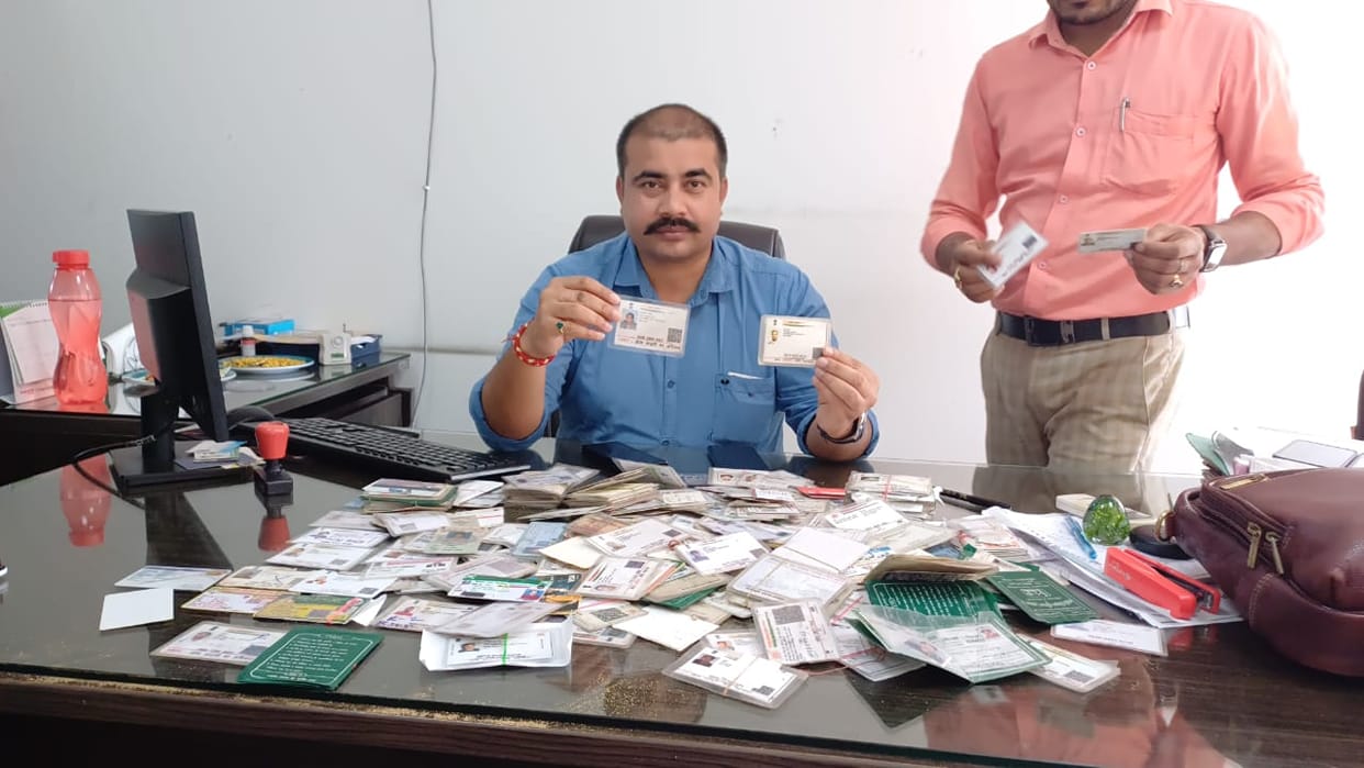Fake Aadhaar cards are being prepared to save toll