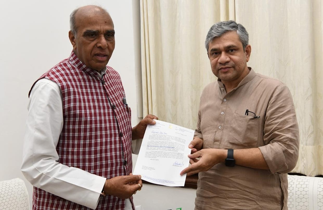The MP met the Railway Minister and demanded the development of the station