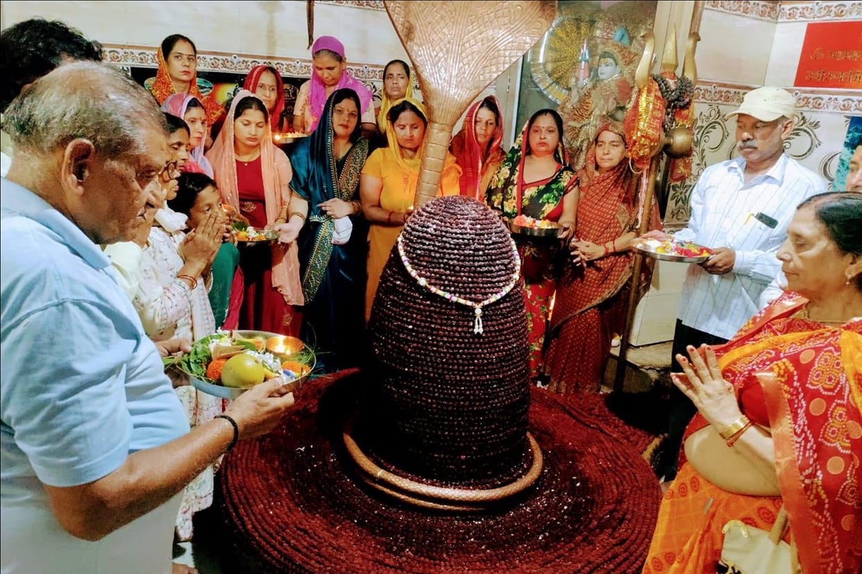 Mahadev was decorated with 51 thousand Rudraksh