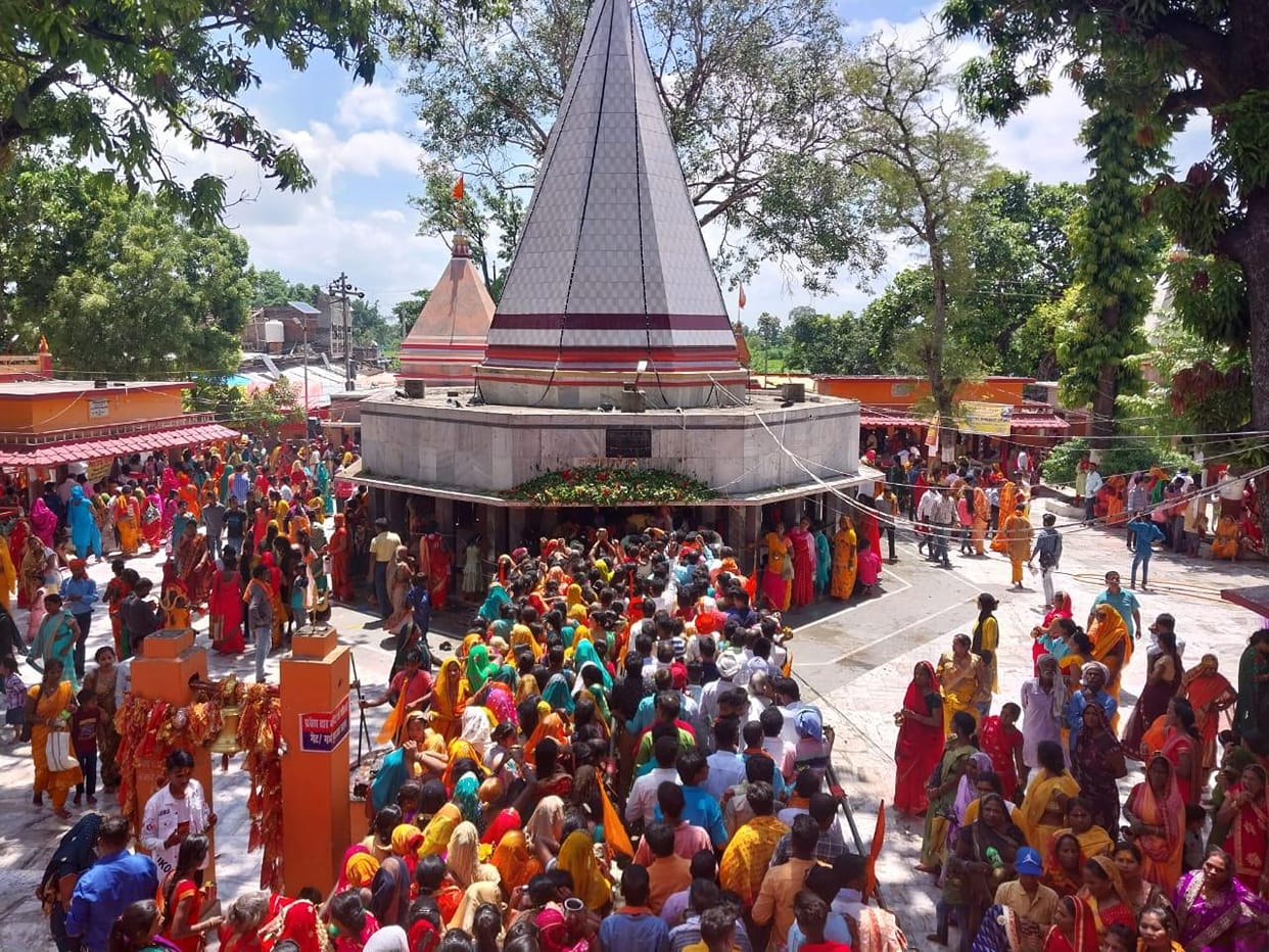 Inflow of devotees in Shiva temples, Jalabhishek done with Jayghosh