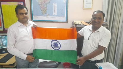 26 thousand flags came to the head post office for tricolor in every house