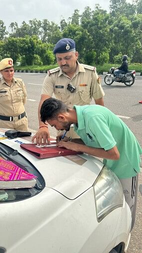 Kurukshetra News: नियमों का उल्लंघन करने वाले 168 वाहन स्वामियों के पुलिस ने काटे चालान Police cut challans of 168 vehicle owners who violated the rules