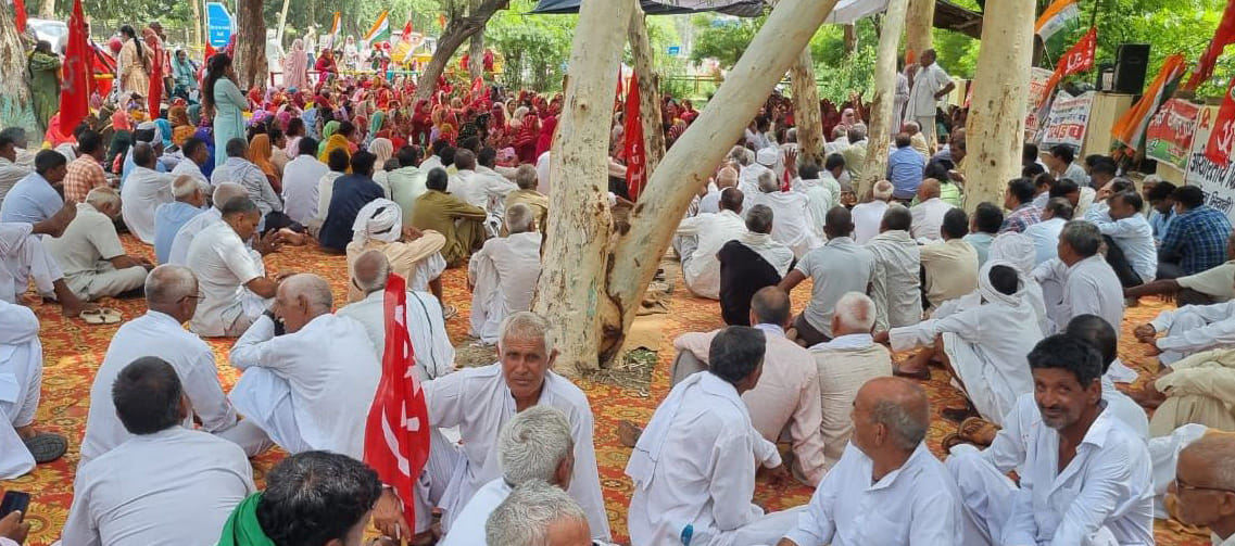 Various organizations started a two-day stop outside the small secretariat