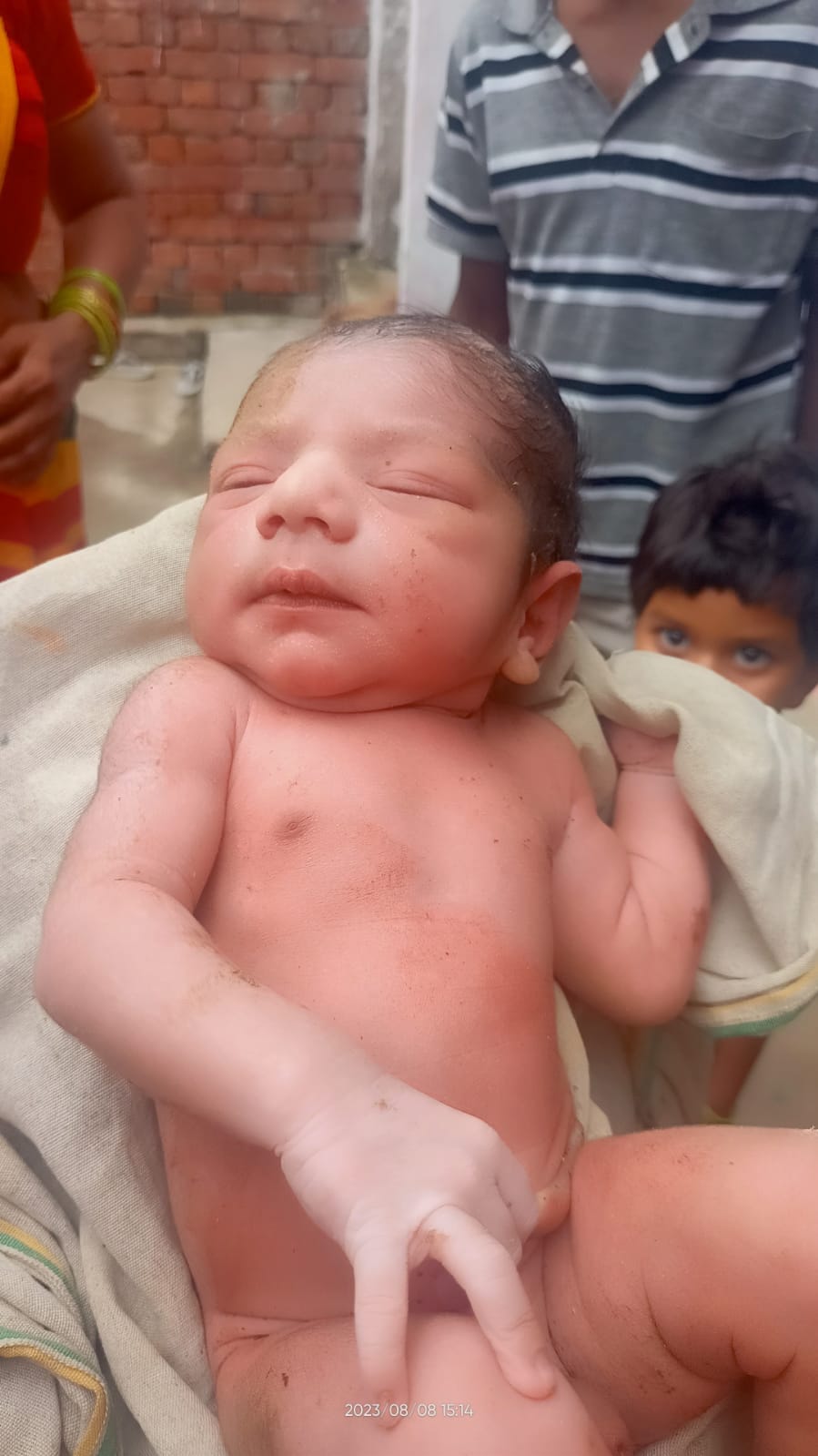 Newborn baby found in ruined building in Jarau