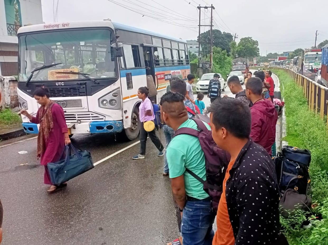 Roadways bus broke down in Tanakpur