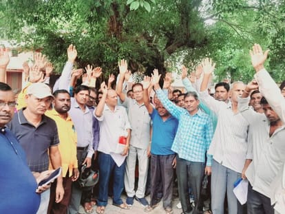 Demonstration demanding return of lost money