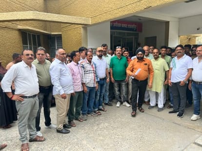 Shahjahanpur News: व्यापारी नेता पर गैंगस्टर लगाने का व्यापार मंडल ने जताया विरोध Board of trade expressed opposition to putting gangster on businessman leader
