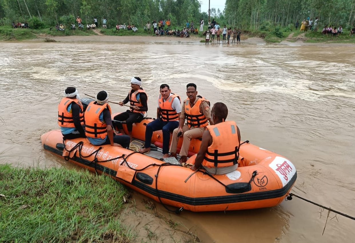Two youths drowned while extracting wood from the river in Afzalgarh and Rehar