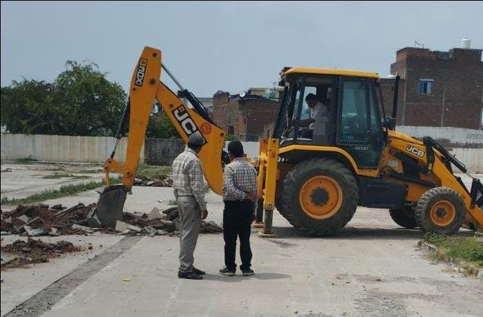 Authority's bulldozer on six illegal colonies of 71 bigha