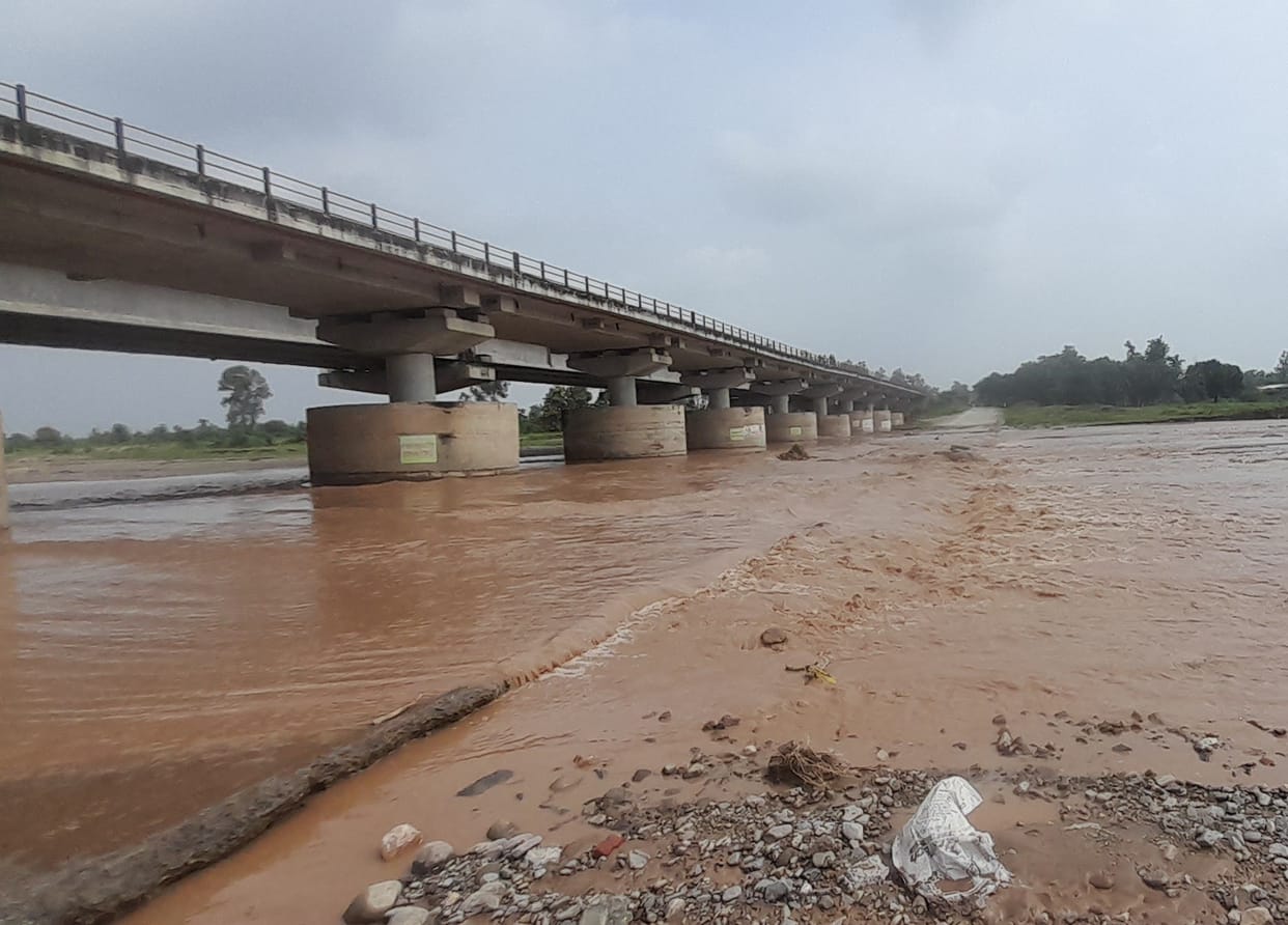 The Kotwali river in Najibabad is in spate due to the rains of the mountains