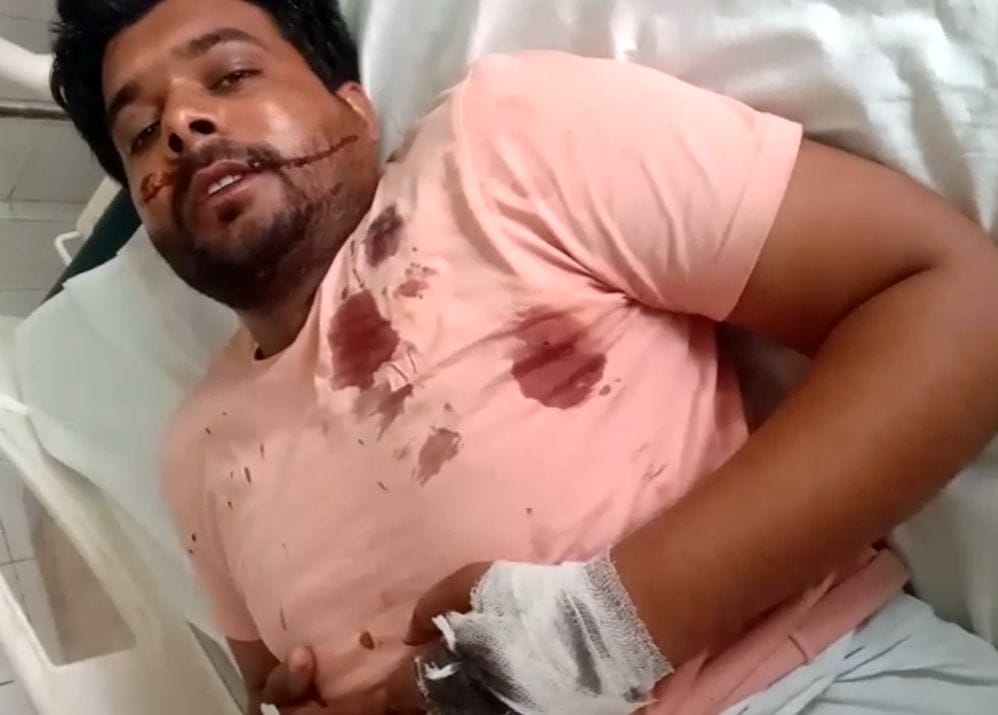 Fighting, stone pelting then firing, shook Barai Bandhwa village